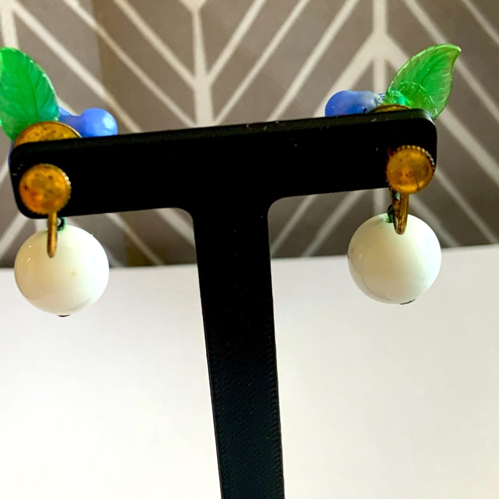 milk glass vintage screw backs - Picture 8 of 8